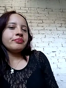 Snapshot of Chloe_2-4 chatting on 11.08.25 Chloe 2-4 online show from 11.08.25