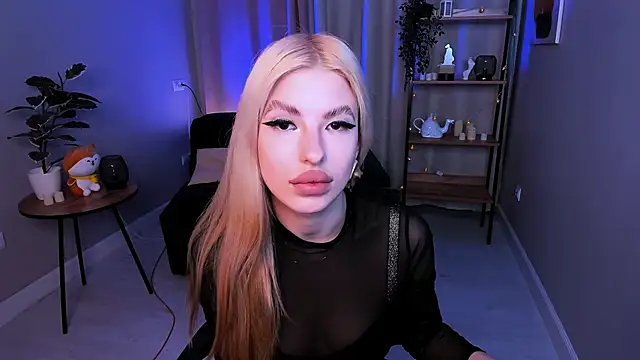 Snapshot of desperate_ramona chatting on 11.07.25 desperate ramona online show from 11.07.25