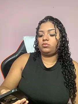 Snapshot of CurlyAliccia_ chatting on 11.09.25 CurlyAliccia online show from 11.09.25