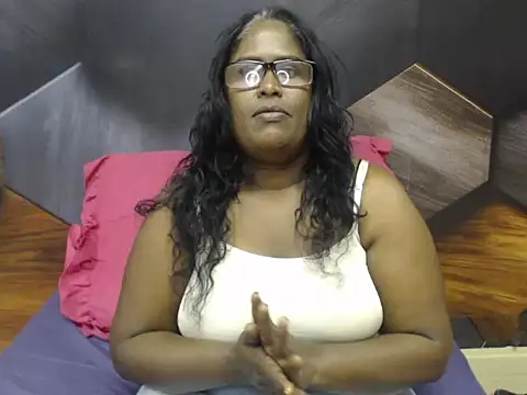 Snapshot of IndianDeluxe chatting on 11.07.25 IndianDeluxe online show from 11.07.25