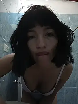 Snapshot of Luna_juicy chatting on 11.27.25 Luna juicy online show from 11.27.25