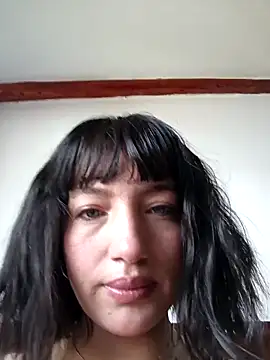 Snapshot of Luna_juicy chatting on 12.01.25 Luna juicy online show from 12.01.25