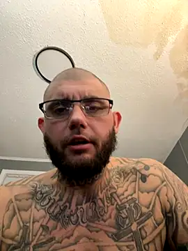 Snapshot of trickydickydaddy chatting on 11.22.25 trickydickydaddy online show from 11.22.25