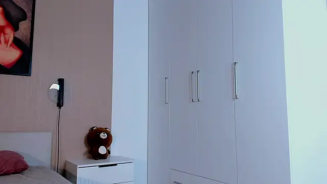 Snapshot of AyaLune chatting on 11.09.25 AyaLune online show from 11.09.25