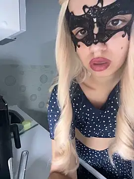 Snapshot of LilxSar chatting on 11.20.25 LilxSar online show from 11.20.25