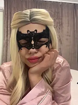 Snapshot of LilxSar chatting on 11.28.25 LilxSar online show from 11.28.25