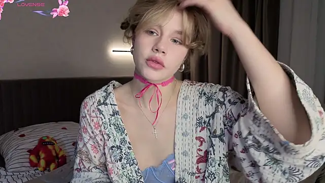 Snapshot of MiroslavaFairy chatting on 11.10.25 MiroslavaFairy online show from 11.10.25