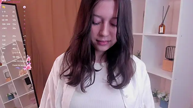 Snapshot of ColetteNeary chatting on 12.04.25 ColetteNeary online show from 12.04.25