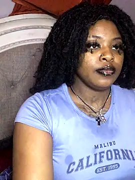 Snapshot of Dusaa_ chatting on 11.10.25 Dusaa online show from 11.10.25