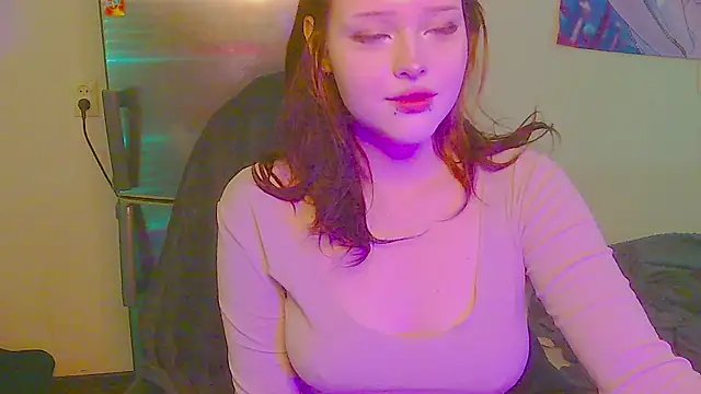 Snapshot of cutespark chatting on 11.22.25 cutespark online show from 11.22.25