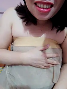 Snapshot of yourtrinh chatting on 11.21.25 yourtrinh online show from 11.21.25