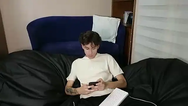 Snapshot of Derekswan chatting on 11.11.25 Derekswan online show from 11.11.25