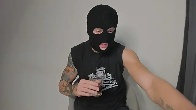 Huntall77 online show from 11.11.25