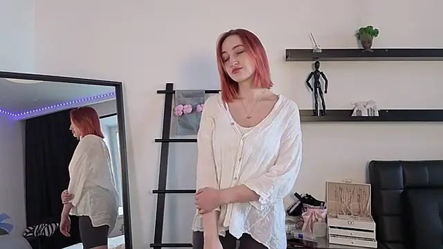 Alisa World8 online show from 11.13.25