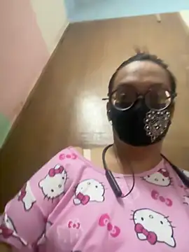 Snapshot of Saguphtah_Chattergy_22 chatting on 11.18.25 Saguphtah Chattergy 22 online show from 11.18.25