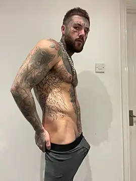 Snapshot of magicmichaell chatting on 11.17.25 magicmichaell online show from 11.17.25