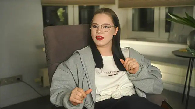 CrystaSvendsen online show from 11.11.25