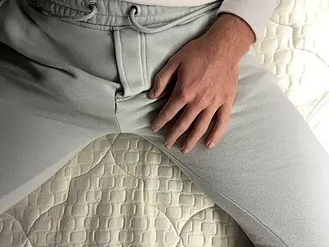 Snapshot of fra06_ chatting on 12.01.25 fra06 online show from 12.01.25