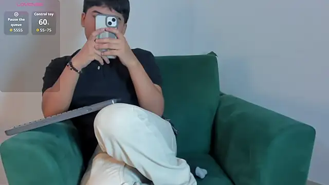 Snapshot of 3guy3 chatting on 11.12.25 3guy3 online show from 11.12.25