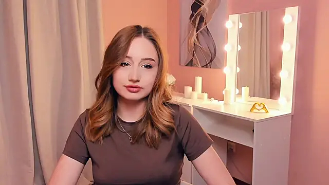 Snapshot of ReinaHenslin chatting on 11.13.25 ReinaHenslin online show from 11.13.25