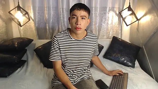 Snapshot of Aaron_foxx1 chatting on 11.21.25 Aaron foxx1 online show from 11.21.25