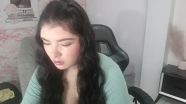 Snapshot of sarah_rouse_t_ chatting on 11.14.25 sarah rouse t online show from 11.14.25