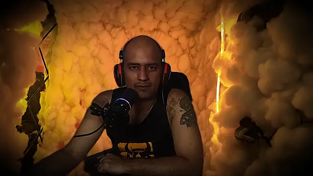 Snapshot of StripPMB chatting on 11.11.25 StripPMB online show from 11.11.25