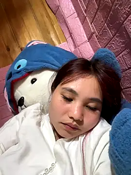 Snapshot of EllyMay22 chatting on 11.12.25 EllyMay22 online show from 11.12.25