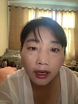 Snapshot of Nuomi6 chatting on 11.18.25 Nuomi6 online show from 11.18.25