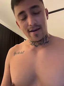 Snapshot of _keoki_ chatting on 11.24.25 keoki online show from 11.24.25