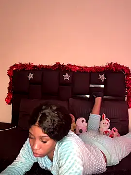 Snapshot of Weendolyn_ chatting on 12.03.25 Weendolyn online show from 12.03.25