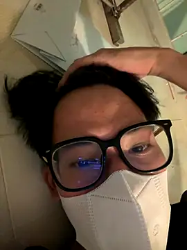 Snapshot of MEFUN- chatting on 11.18.25 MEFUN- online show from 11.18.25