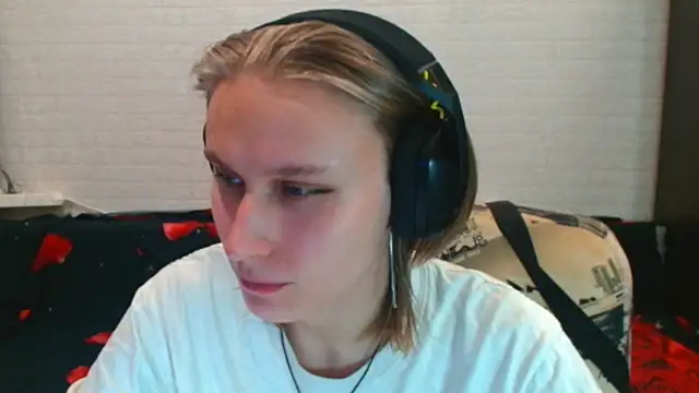 Snapshot of VerucaHalston chatting on 11.20.25 VerucaHalston online show from 11.20.25