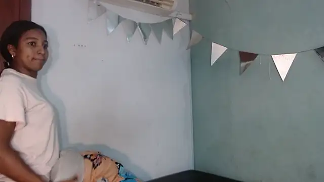 Snapshot of emma_stone54 chatting on 12.02.25 emma stone54 online show from 12.02.25