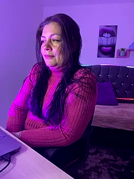 Snapshot of SAMANTHA_EF chatting on 11.20.25 SAMANTHA EF online show from 11.20.25