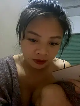 Snapshot of sara-xx chatting on 12.04.25 sara-xx online show from 12.04.25