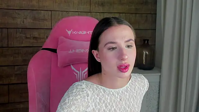 Snapshot of KristinaBellini chatting on 12.05.25 KristinaBellini online show from 12.05.25