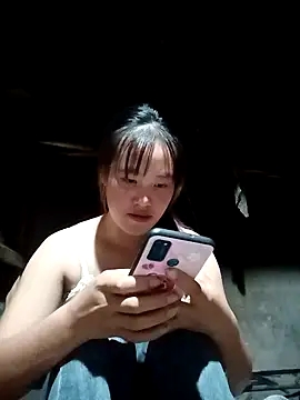 Snapshot of sorry-yeu chatting on 11.16.25 sorry-yeu online show from 11.16.25