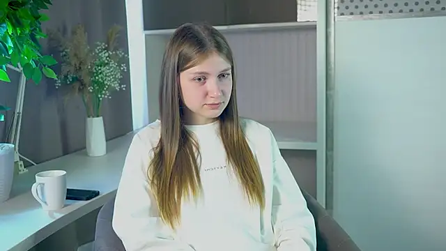 Snapshot of LesaFeldker chatting on 11.20.25 LesaFeldker online show from 11.20.25