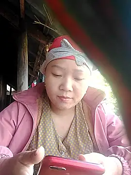 Snapshot of hoami-hot chatting on 11.25.25 hoami-hot online show from 11.25.25