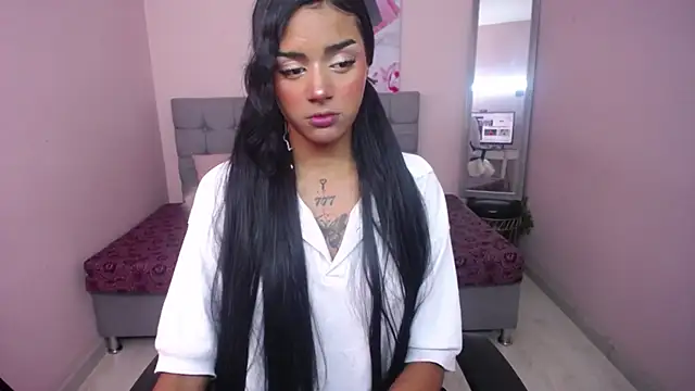 Snapshot of Milu_carbajal_x chatting on 11.24.25 Milu carbajal x online show from 11.24.25