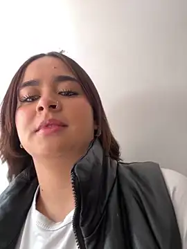 HANNAHBAKER00 online show from 11.19.25