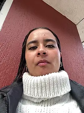 HANNAHBAKER00 online show from 11.26.25