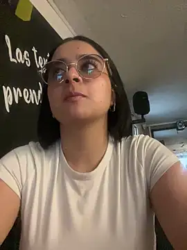 HANNAHBAKER00 online show from 12.04.25