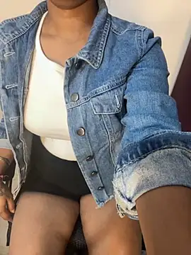 Snapshot of Lilly_islive chatting on 11.18.25 Lilly islive online show from 11.18.25