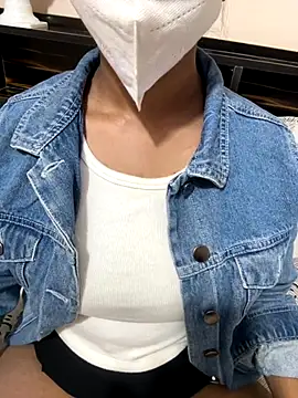 Snapshot of Lilly_islive chatting on 11.19.25 Lilly islive online show from 11.19.25