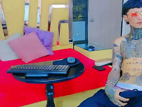 Snapshot of IsabelaANDjordan chatting on 11.19.25 IsabelaANDjordan online show from 11.19.25