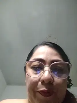   Nahomi online show from 12.04.25