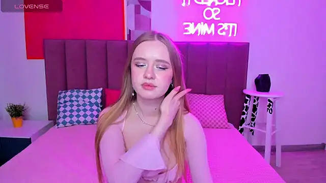 Snapshot of TerriBlossom chatting on 11.17.25 TerriBlossom online show from 11.17.25