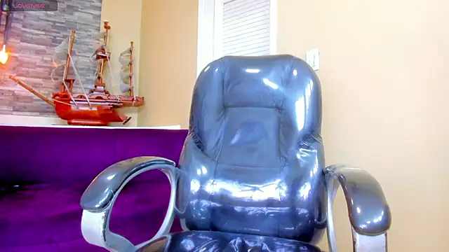 Snapshot of Hottie_Bear chatting on 11.17.25 Hottie Bear online show from 11.17.25